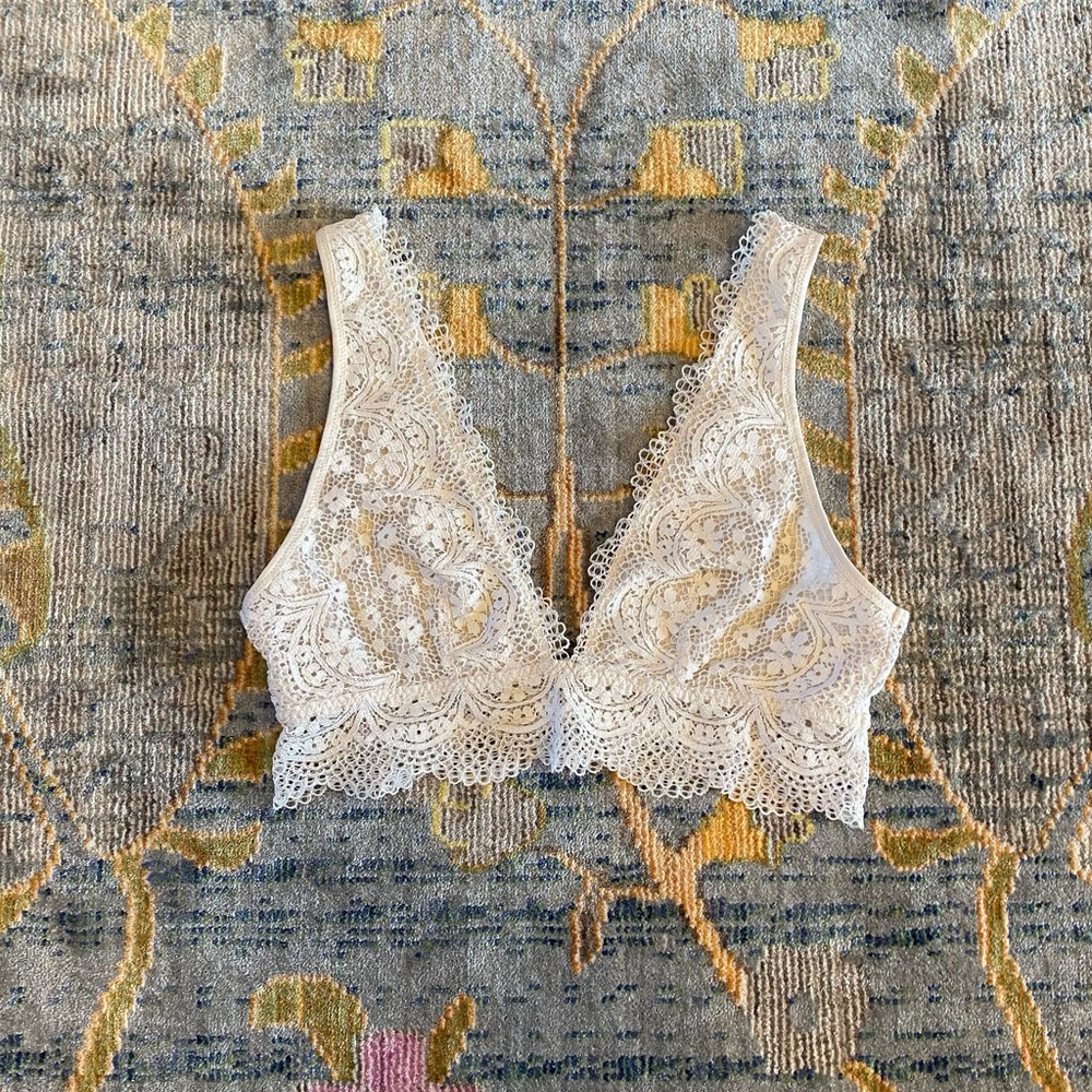 Victoria’s Secret white all over lace bralette women’s size medium